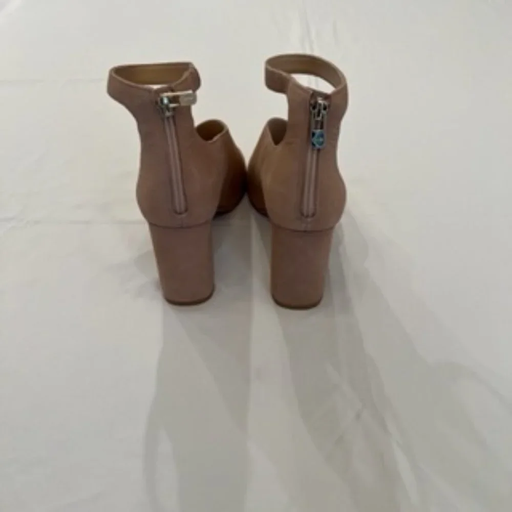 Antonio Melani High Heels. Size 9.5. Beige